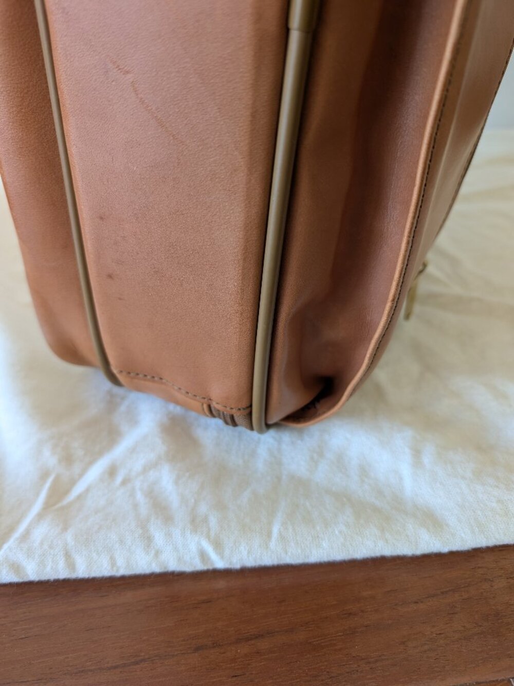 Hartmann Belting Leather Briefcase or Computer Case, Dual Compartment - Picture 7 of 16